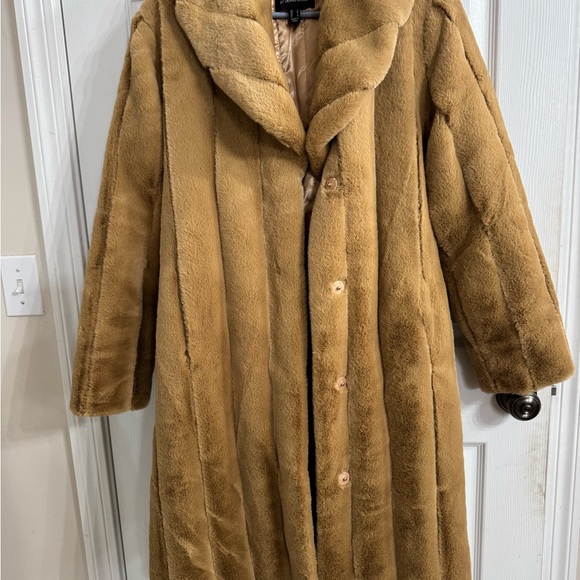 dennis basso Jackets & Blazers - Dennis Basso Luxurious Jacket with belt .